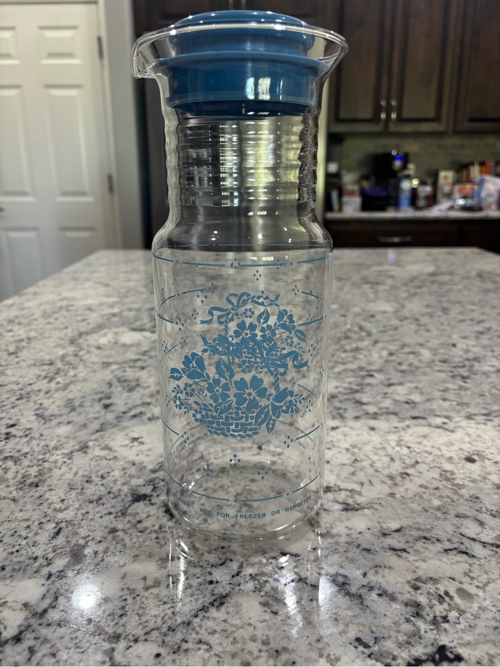 Vintage Pyrex Country Blue Flower Basket Juice Carafe Pitcher 40 oz Lid 7014